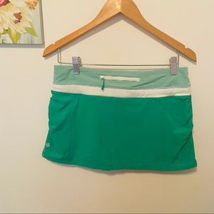 Lululemon skort 💚with white detail on the waist